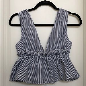 NWT BOOHOO Cropped plunging neck line peplum top